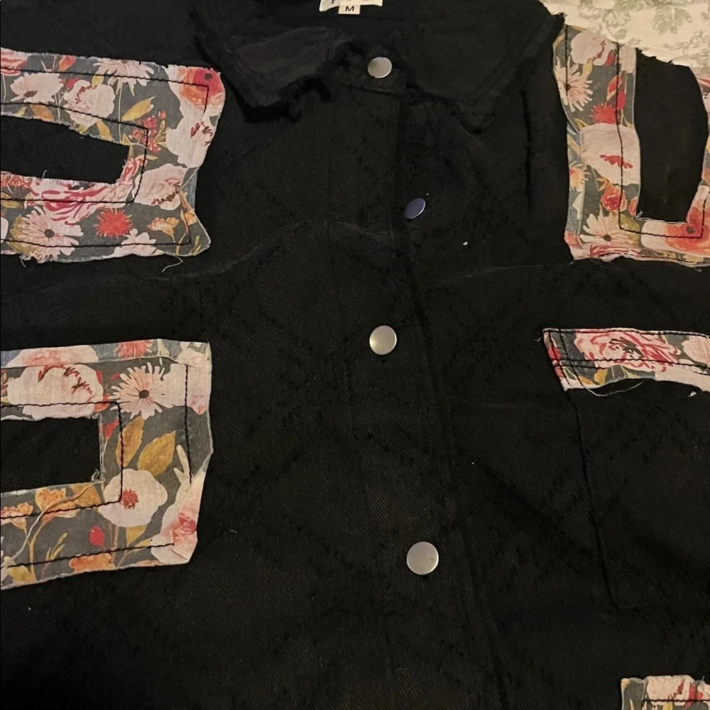 POL OVERSIZED Twill Shacket with Floral Patches on Black - Picture 5 of 8